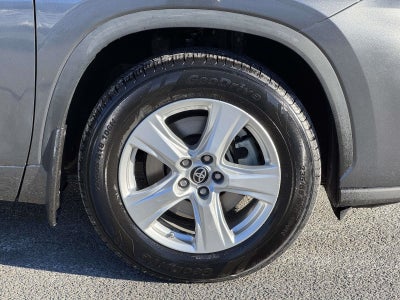 2022 Toyota Highlander LE