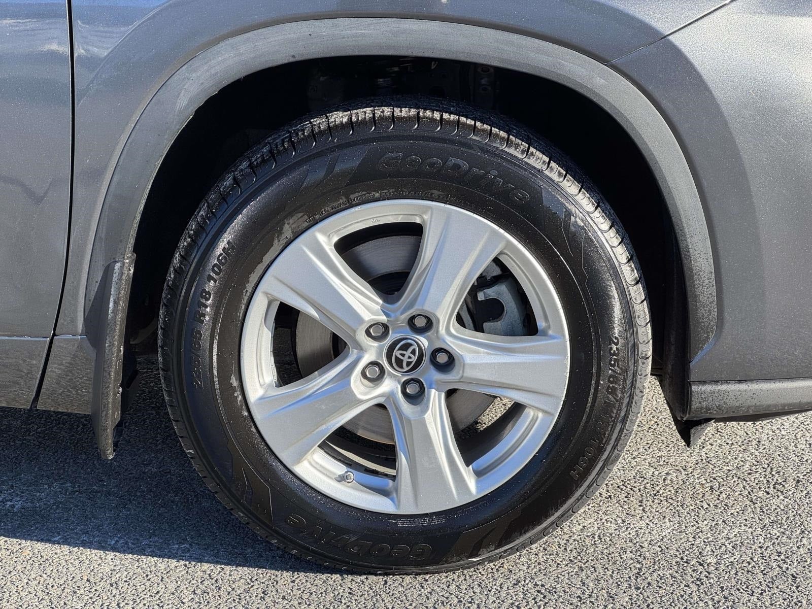 2022 Toyota Highlander LE