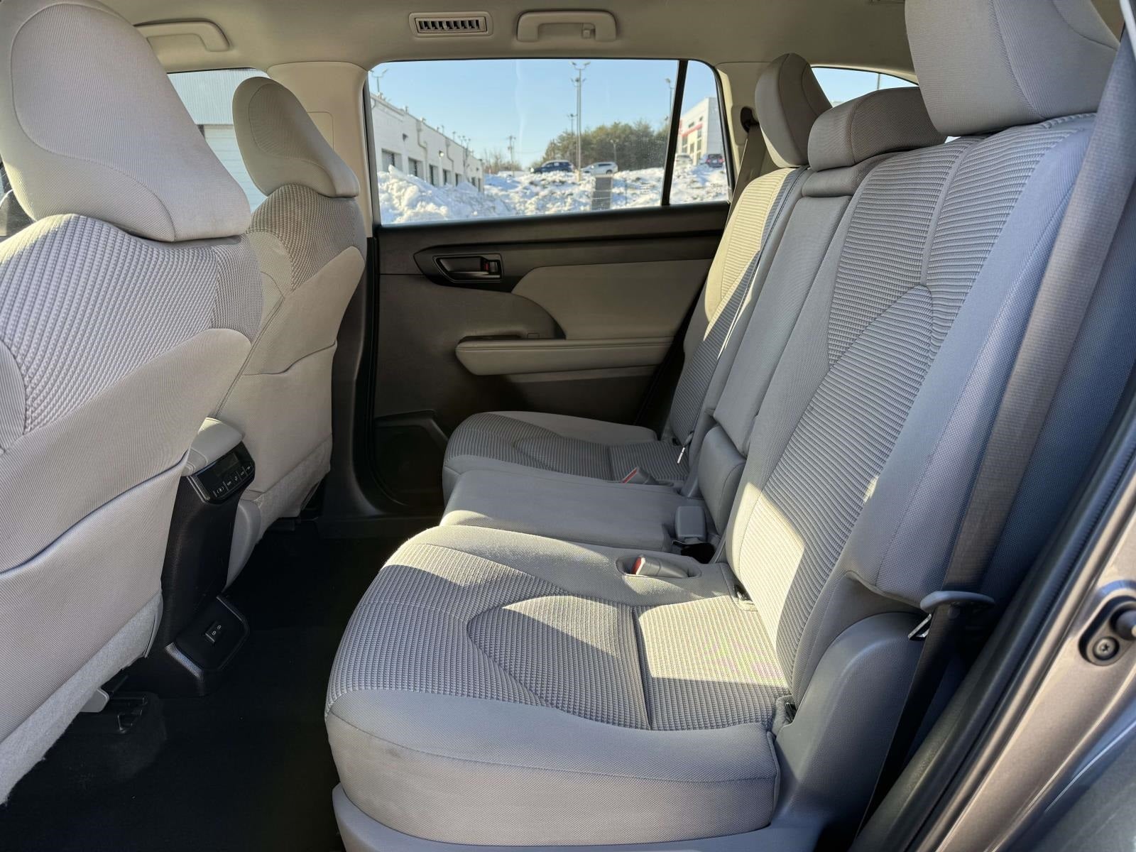 2022 Toyota Highlander LE