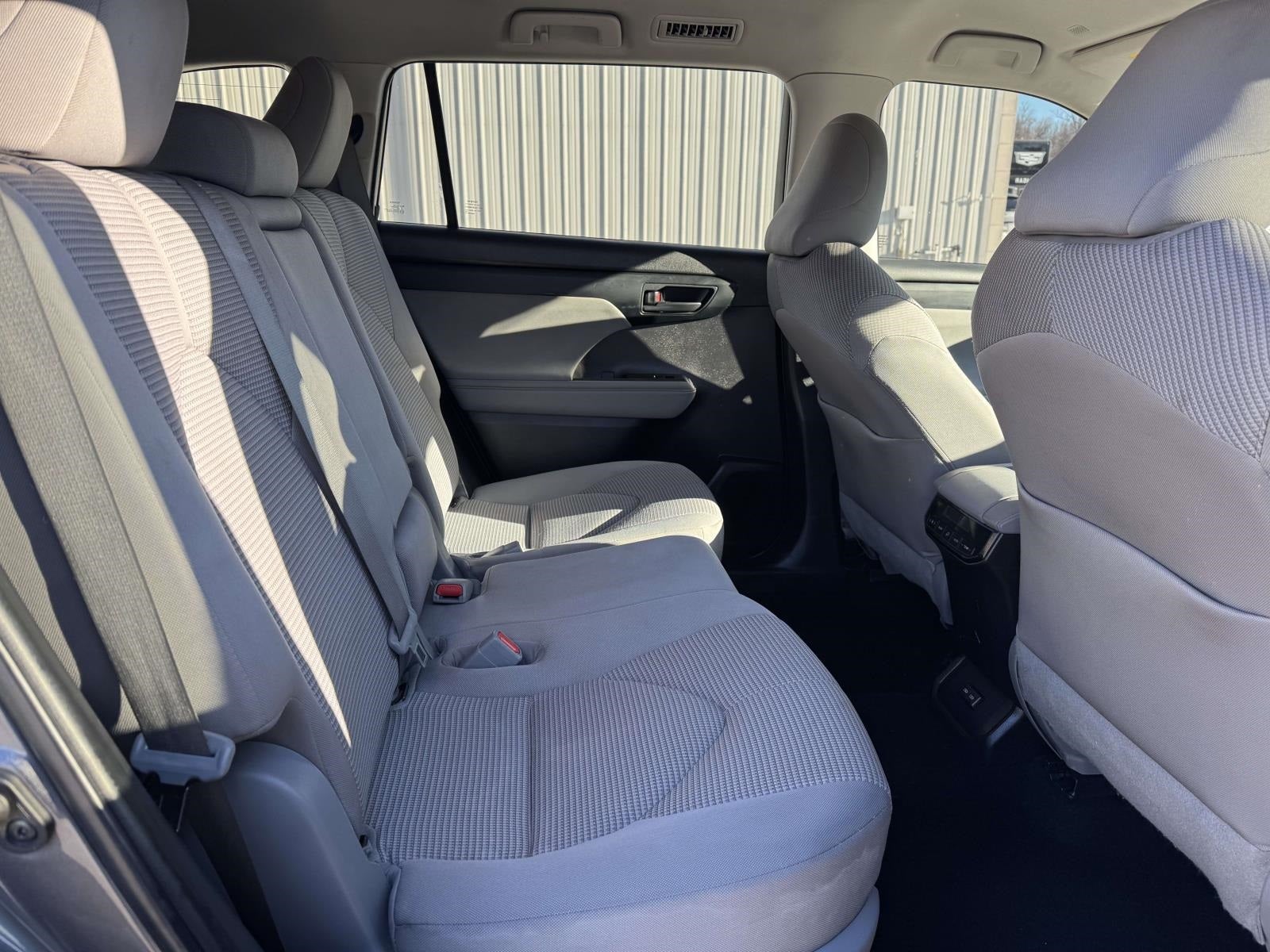 2022 Toyota Highlander LE