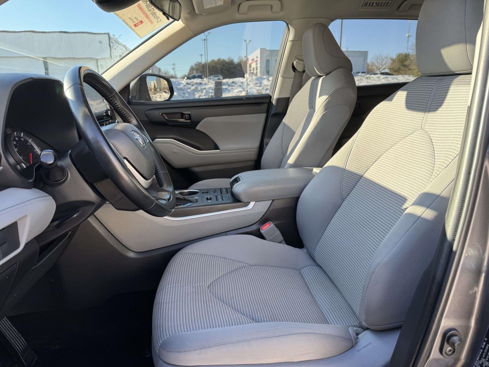 2022 Toyota Highlander LE