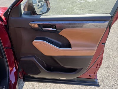 2021 Toyota Highlander Hybrid Platinum