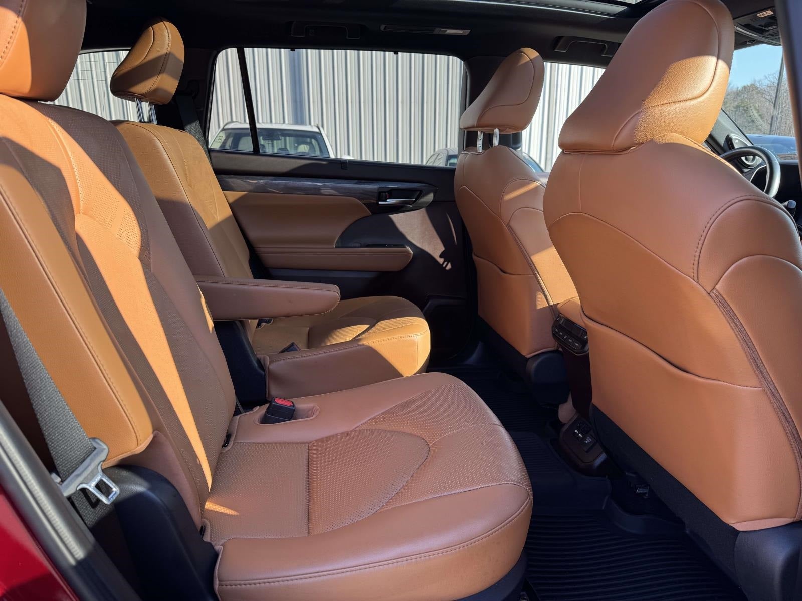 2021 Toyota Highlander Hybrid Platinum