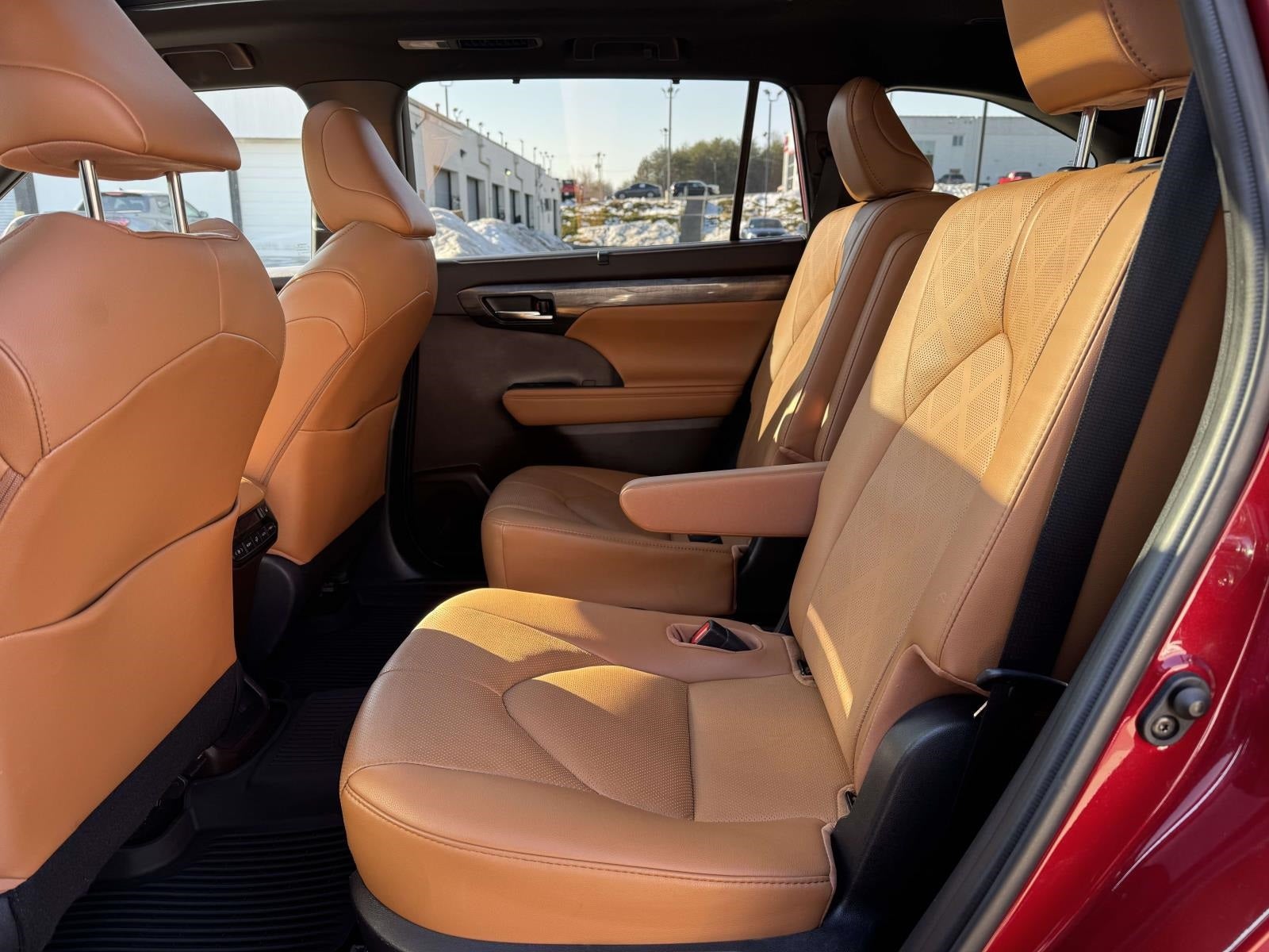 2021 Toyota Highlander Hybrid Platinum