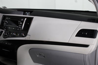 2011 Toyota Sienna LE 7 Passenger