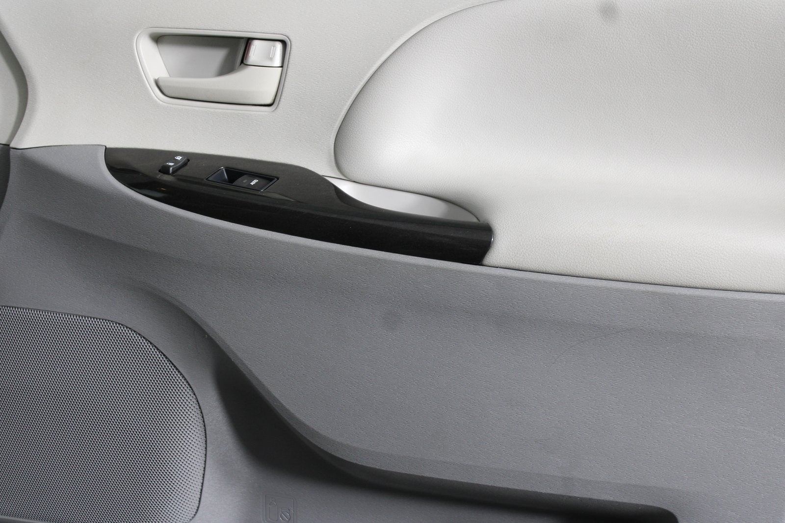 2011 Toyota Sienna LE 7 Passenger