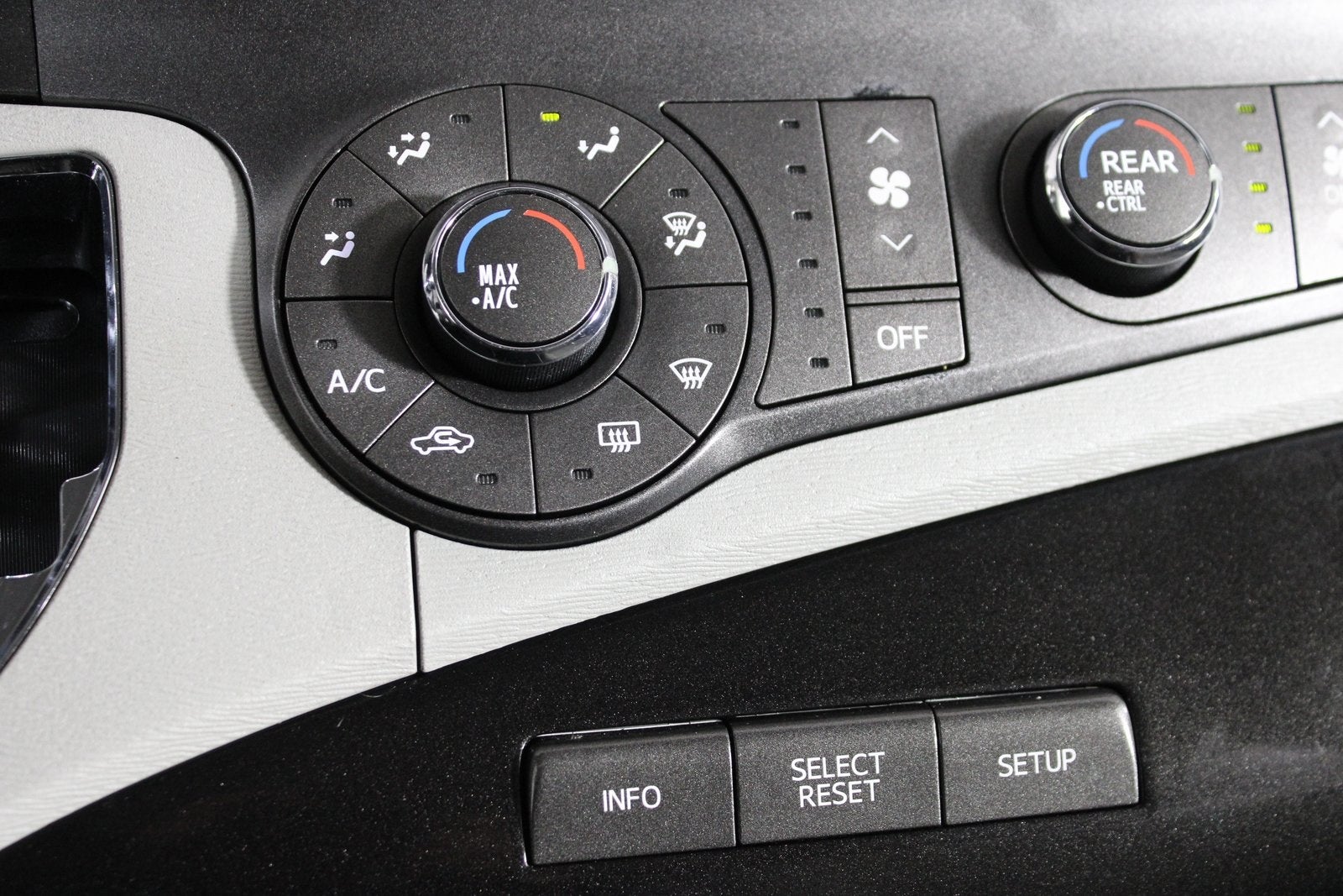 2011 Toyota Sienna LE 7 Passenger