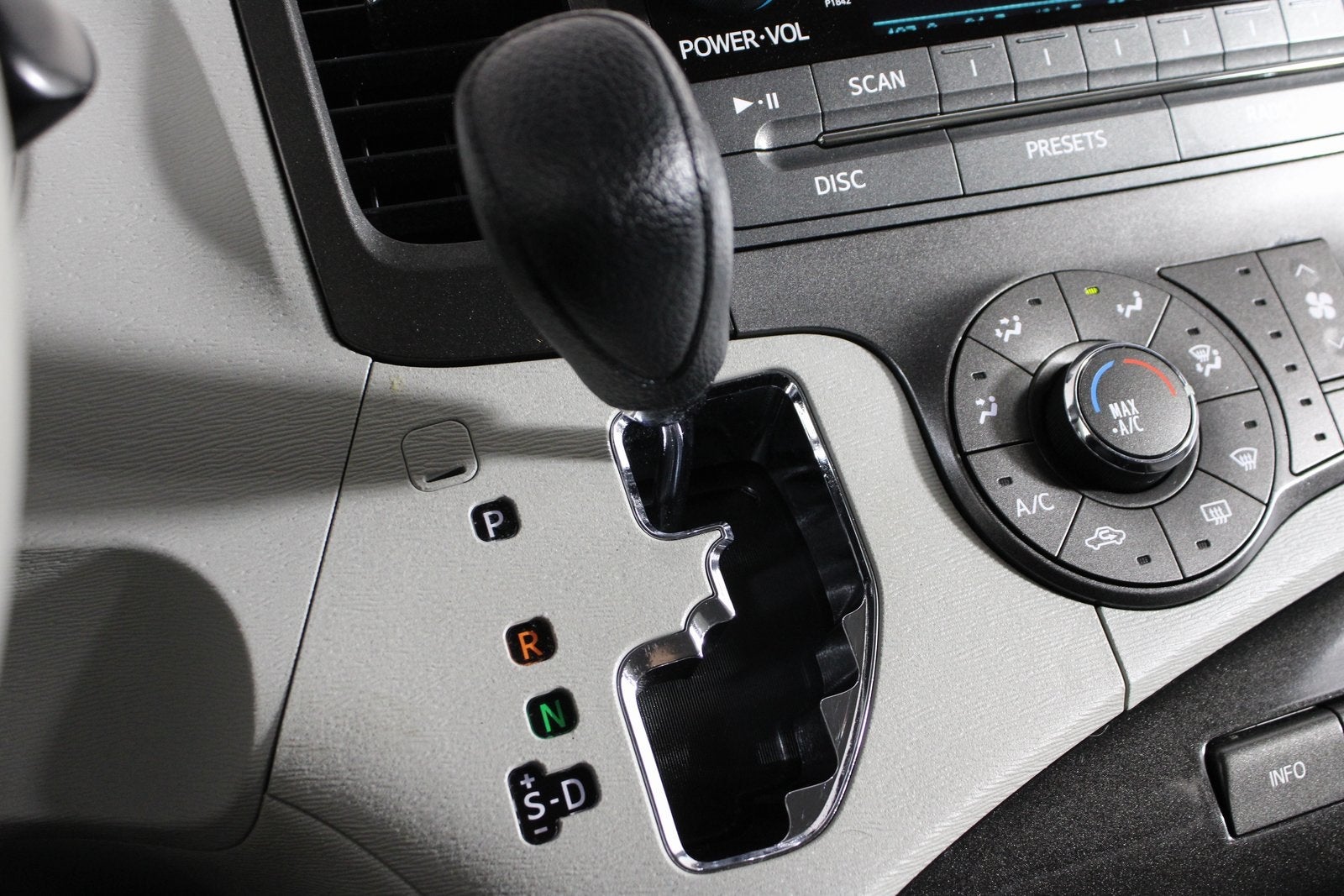 2011 Toyota Sienna LE 7 Passenger