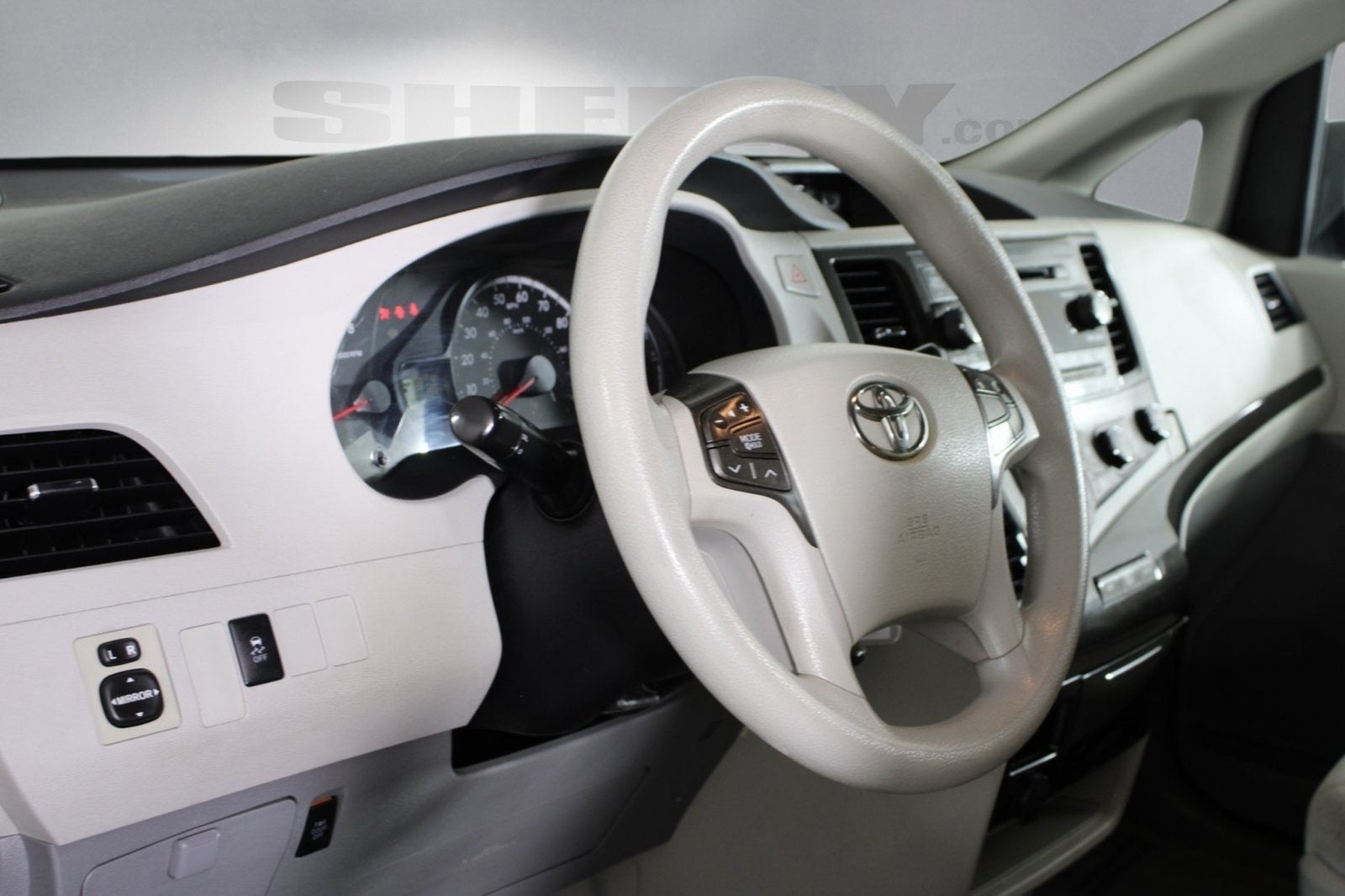 2011 Toyota Sienna LE 7 Passenger