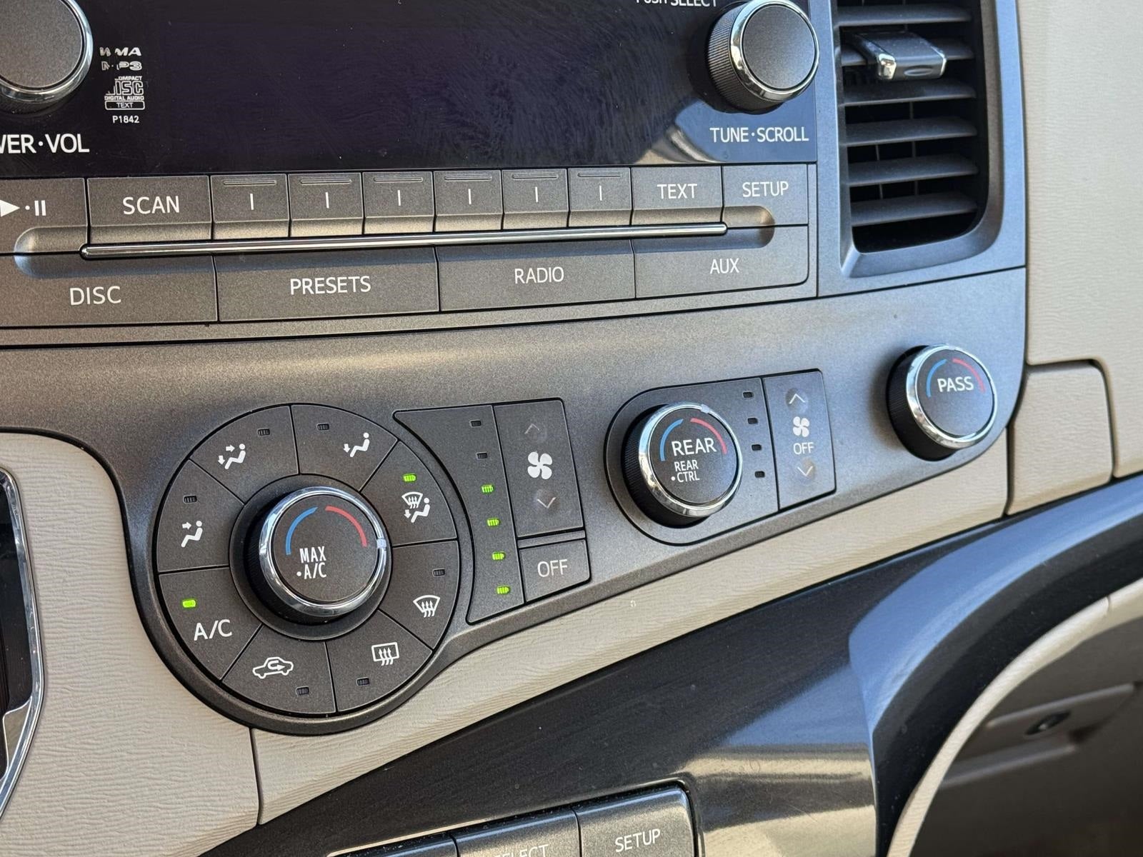 2012 Toyota Sienna LE 8 Passenger