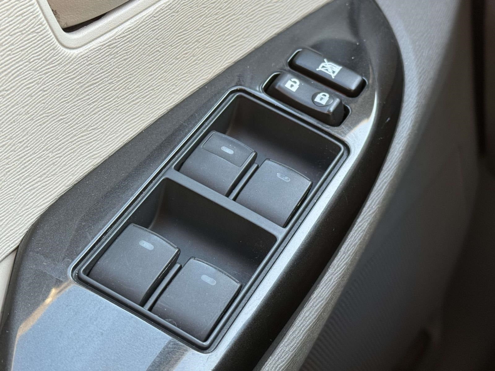 2012 Toyota Sienna LE 8 Passenger