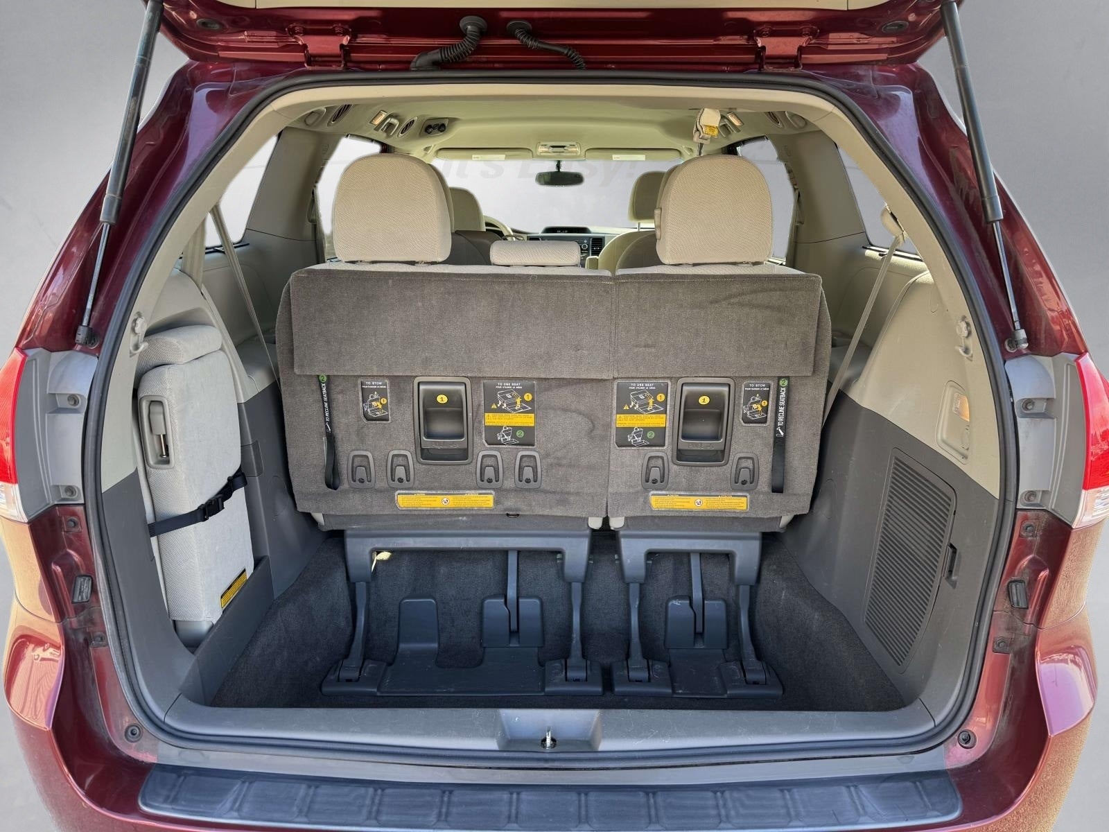 2012 Toyota Sienna LE 8 Passenger