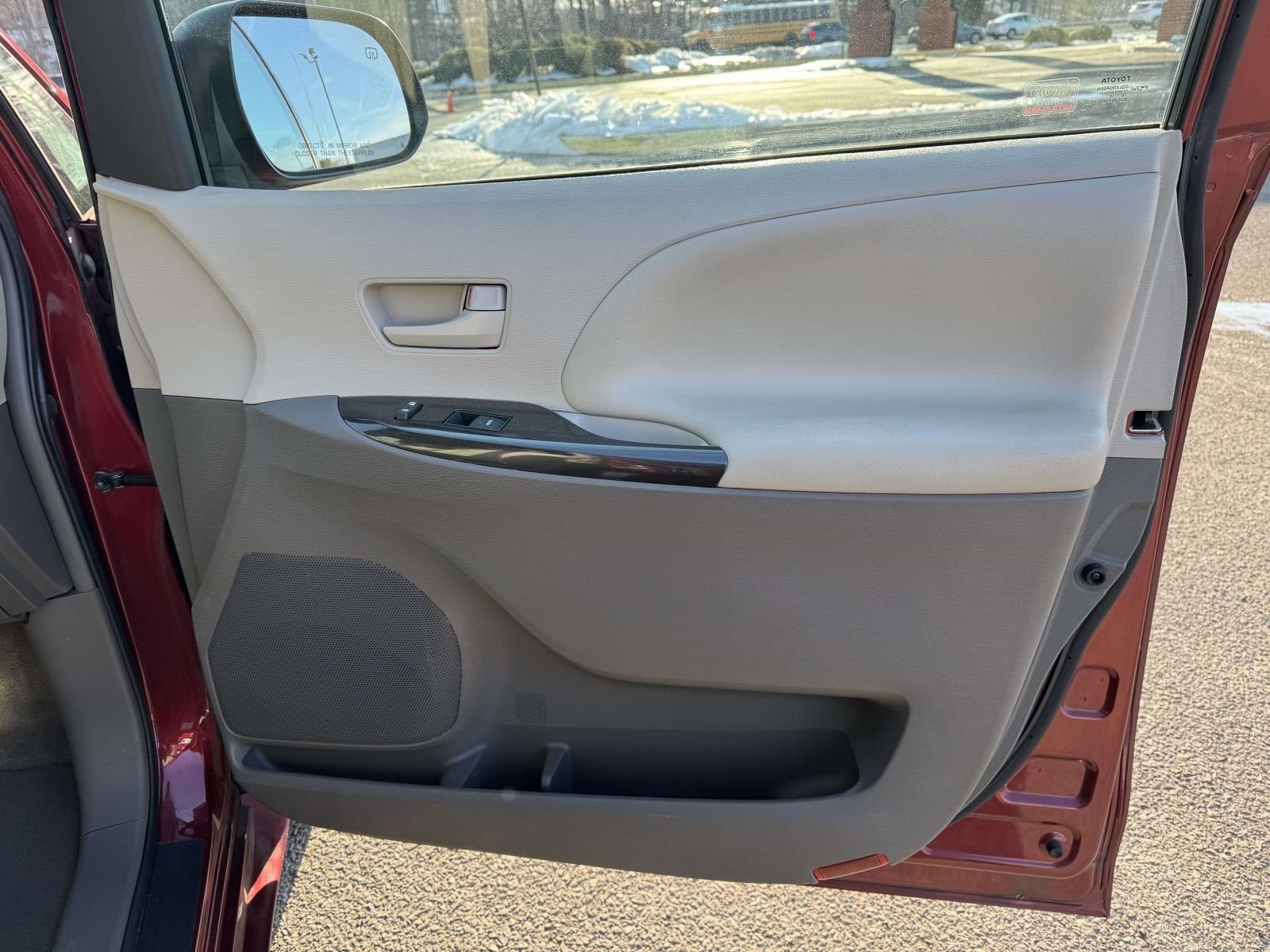 2012 Toyota Sienna LE 8 Passenger