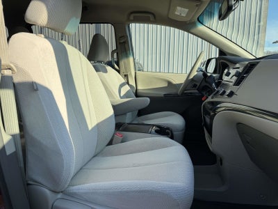 2012 Toyota Sienna LE 8 Passenger