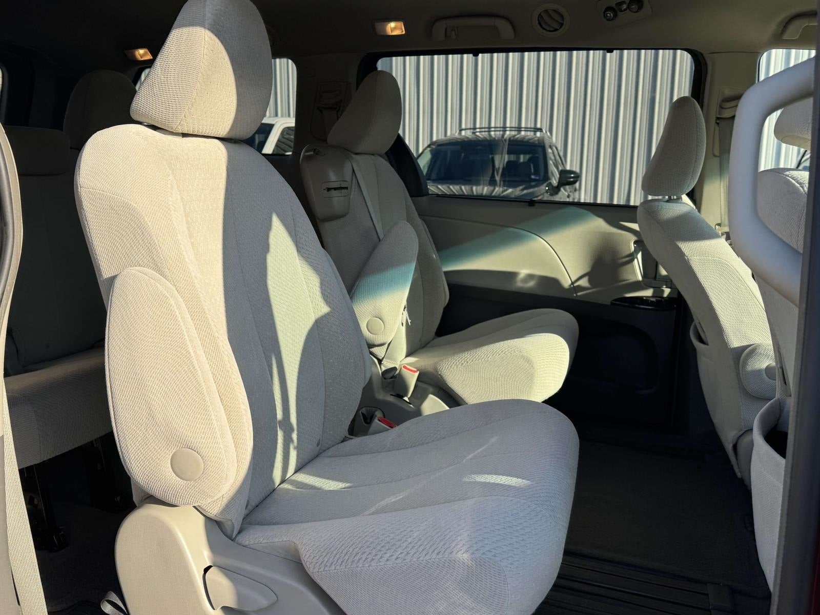 2012 Toyota Sienna LE 8 Passenger