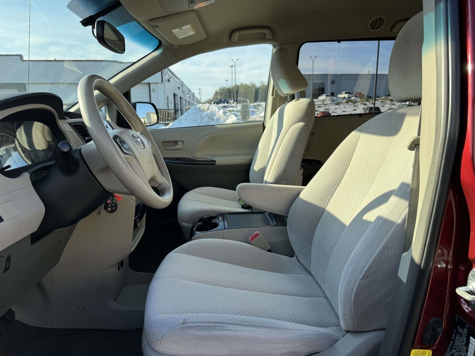 2012 Toyota Sienna LE 8 Passenger