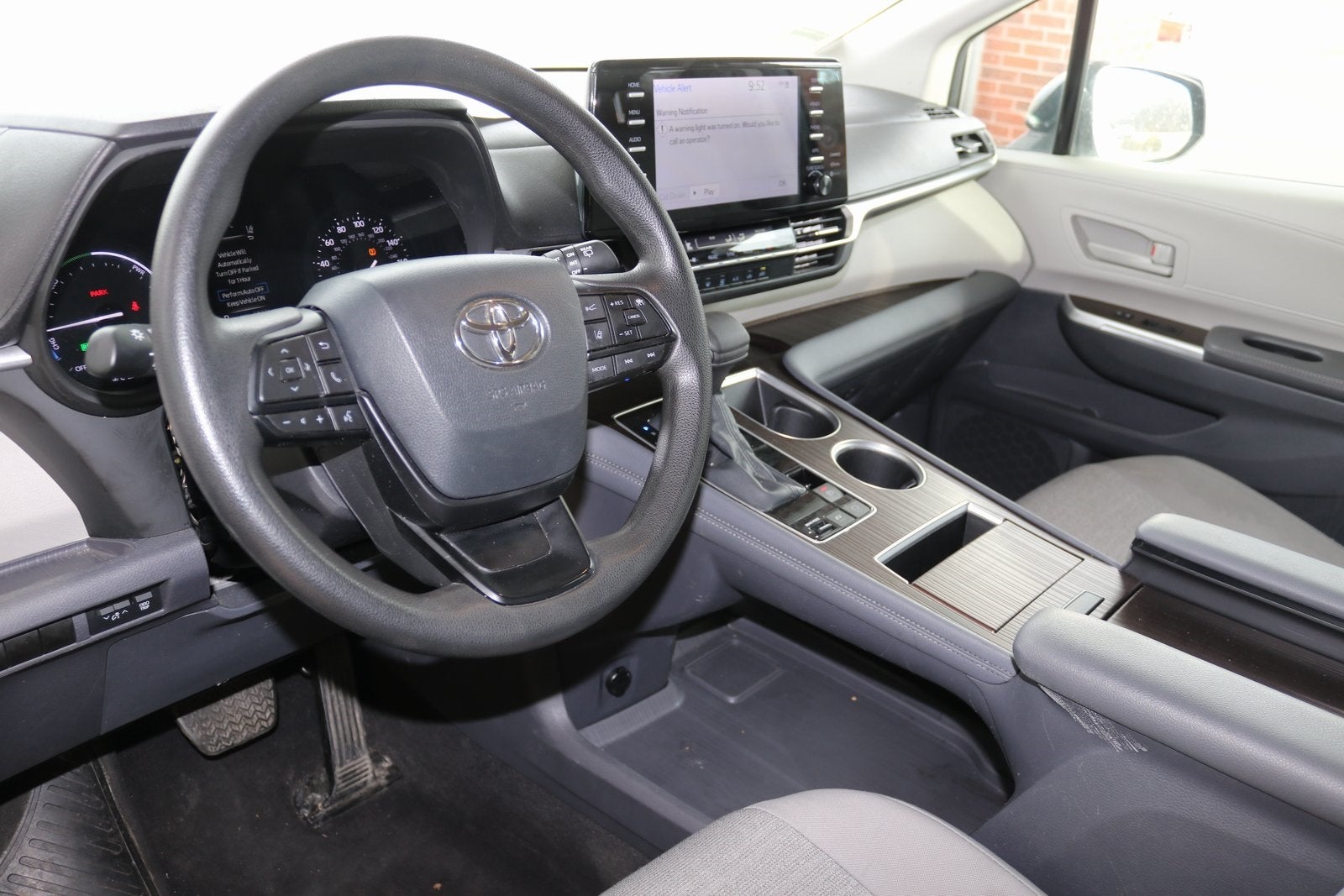 2024 Toyota Sienna LE 8 Passenger