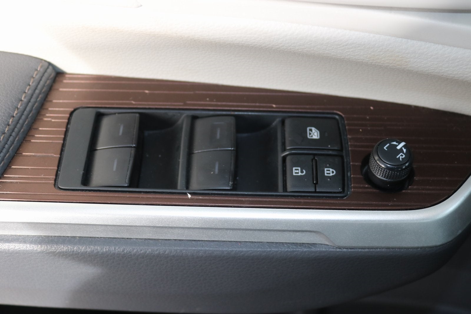 2024 Toyota Sienna LE 8 Passenger