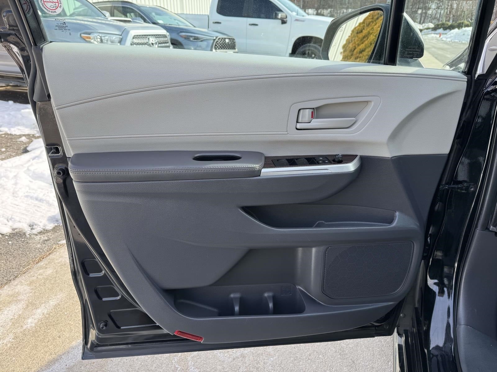 2024 Toyota Sienna LE 8 Passenger