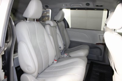 2014 Toyota Sienna XLE 8 Passenger