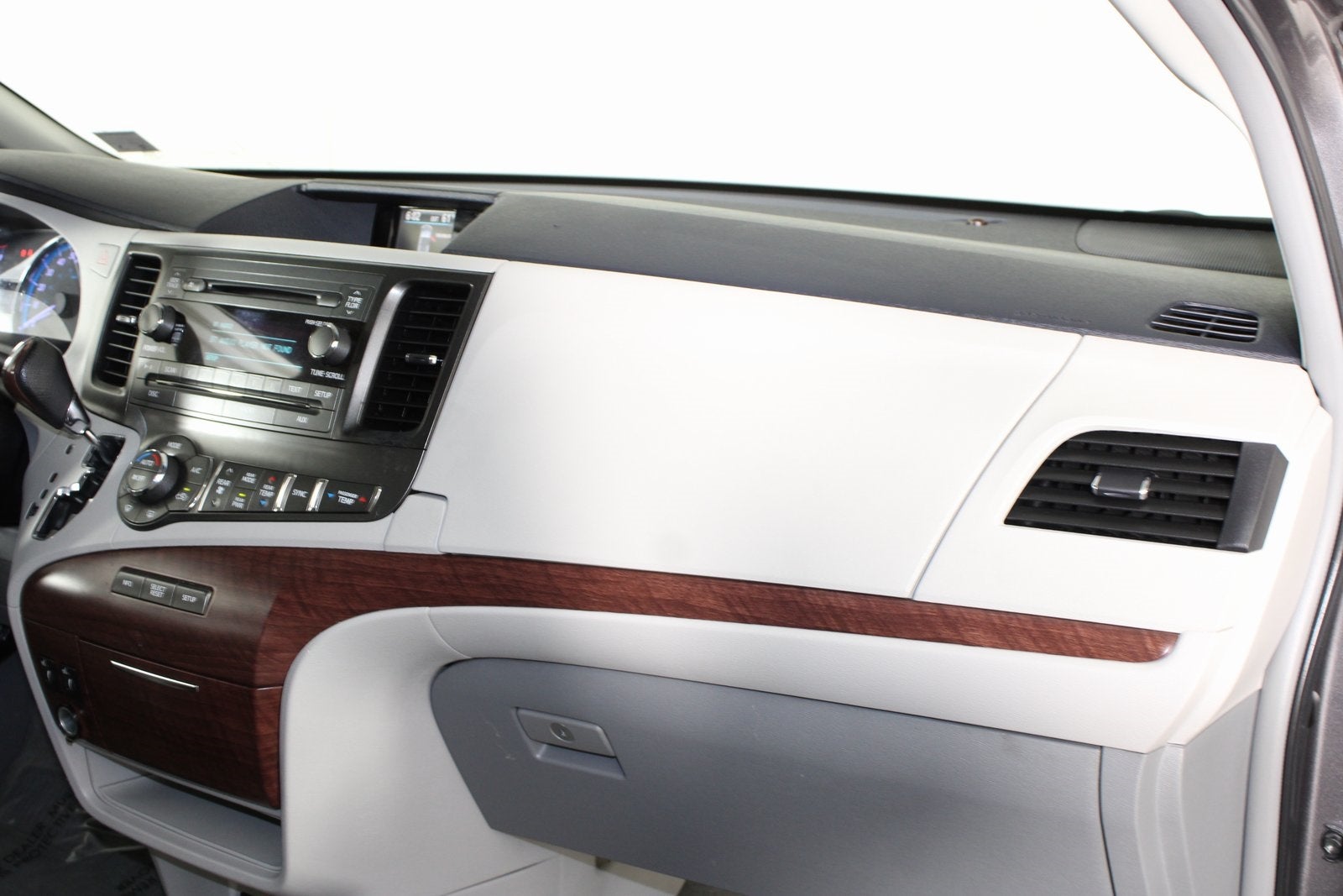 2014 Toyota Sienna XLE 8 Passenger