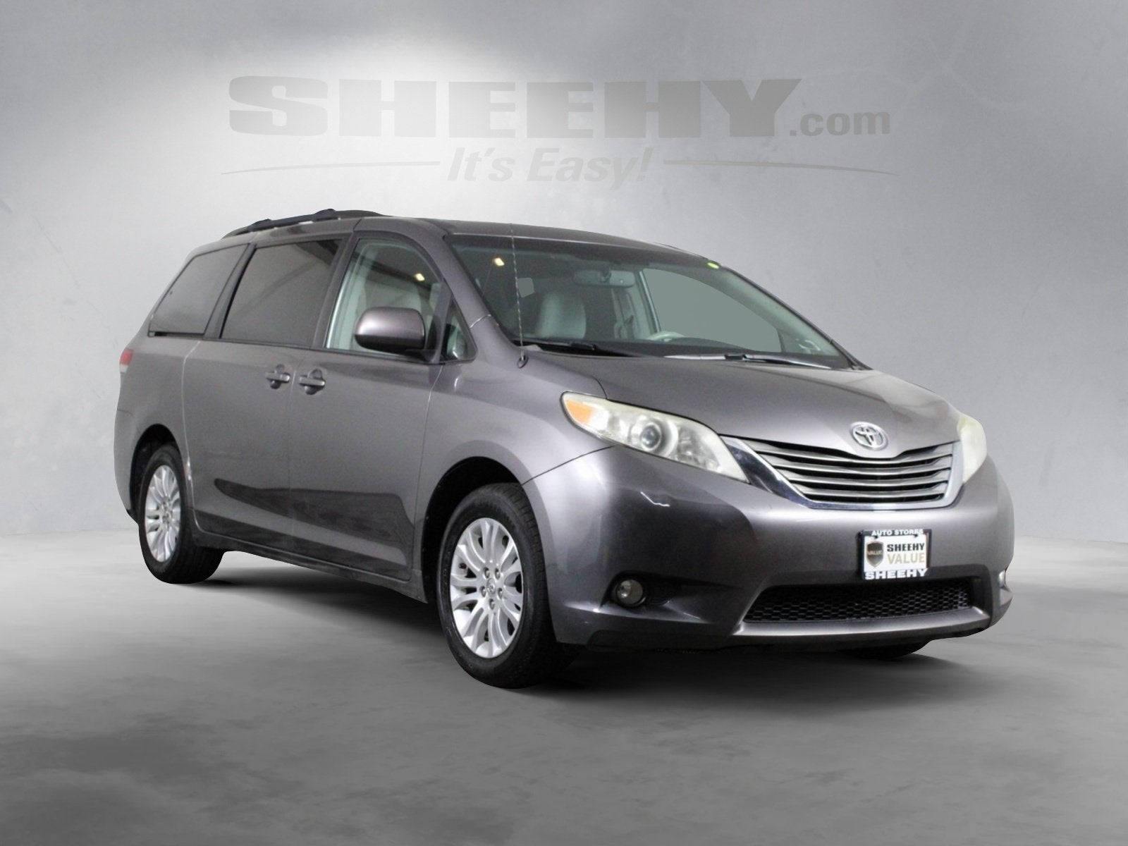2014 Toyota Sienna XLE 8 Passenger
