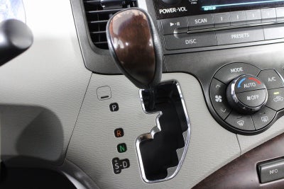 2014 Toyota Sienna XLE 8 Passenger