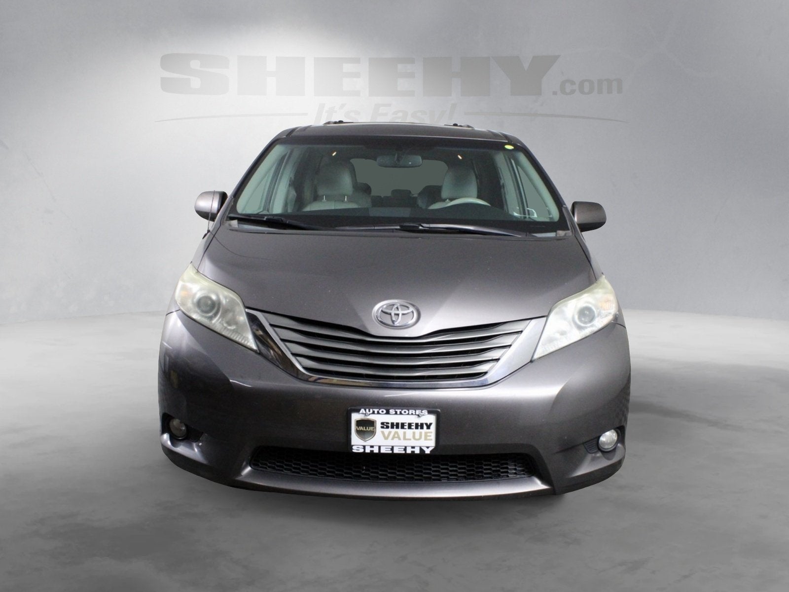 2014 Toyota Sienna XLE 8 Passenger