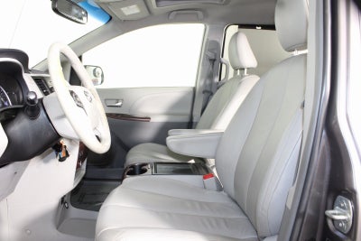 2014 Toyota Sienna XLE 8 Passenger