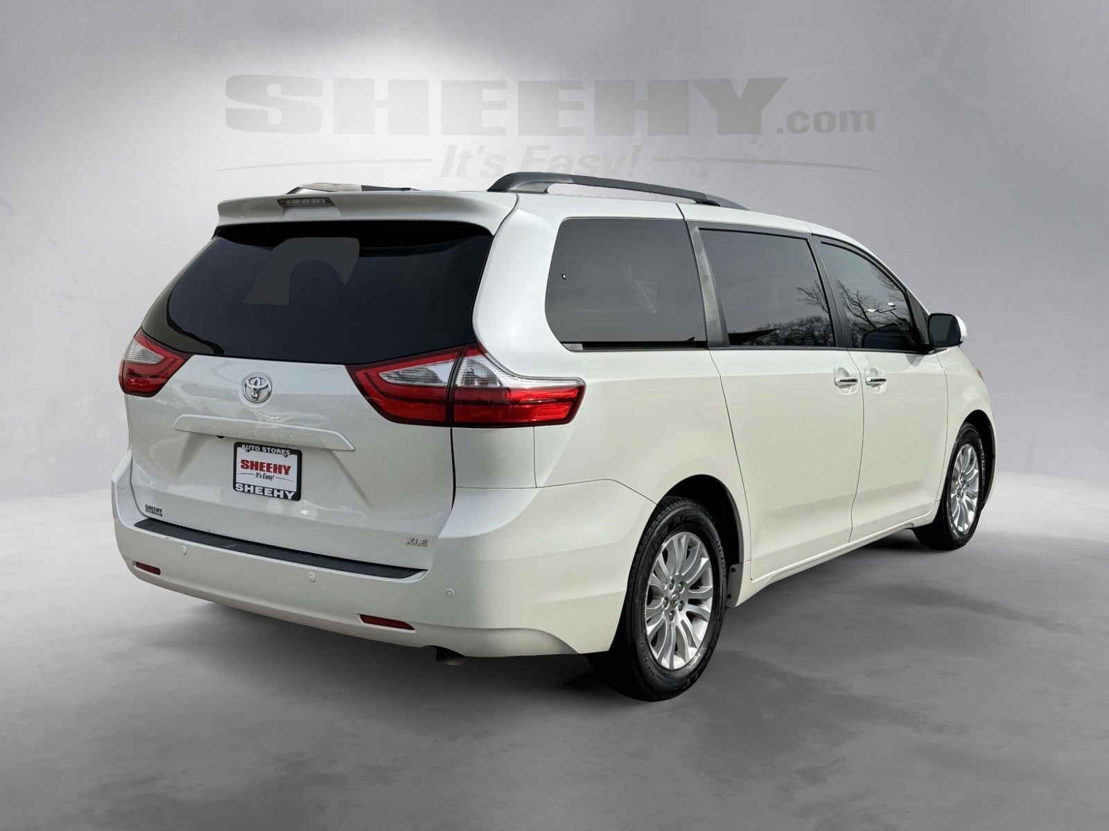 2015 Toyota Sienna XLE 8 Passenger