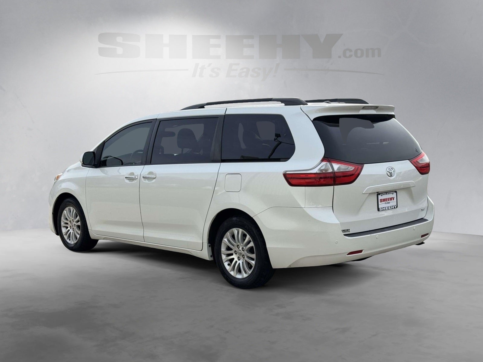 2015 Toyota Sienna XLE 8 Passenger