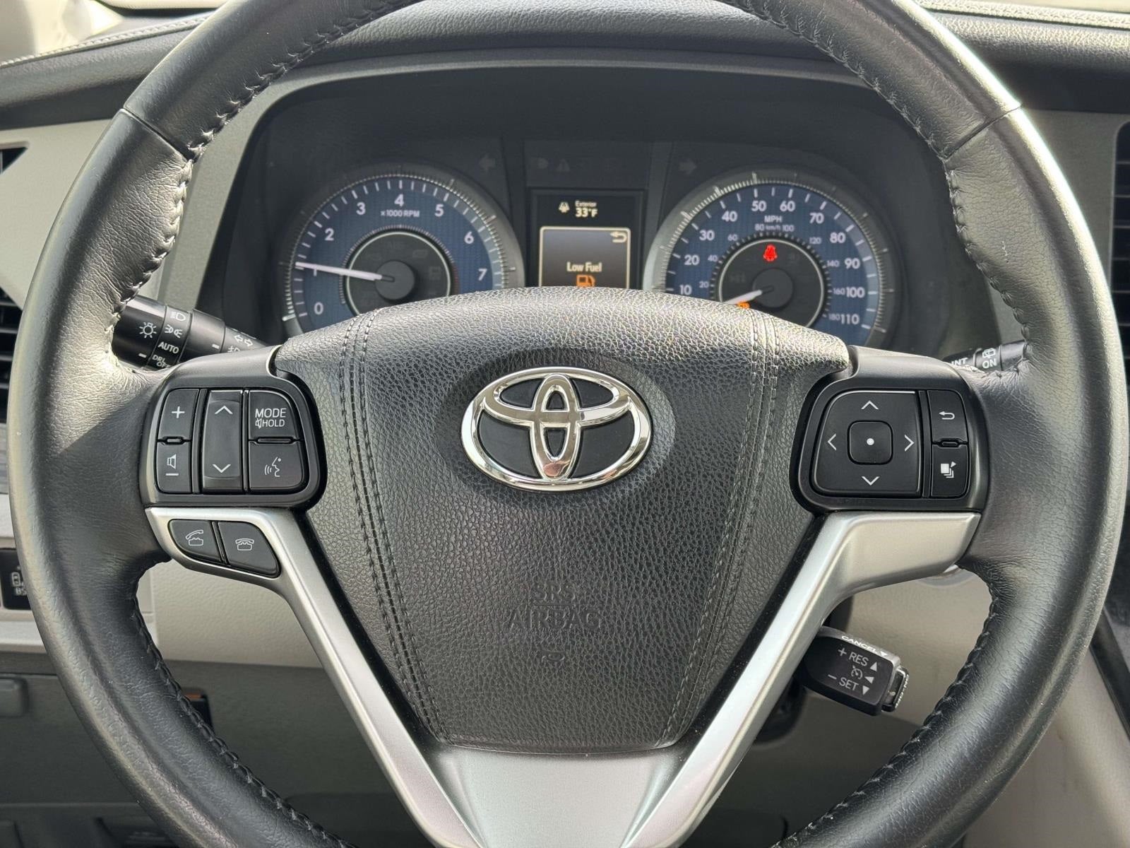 2015 Toyota Sienna XLE 8 Passenger