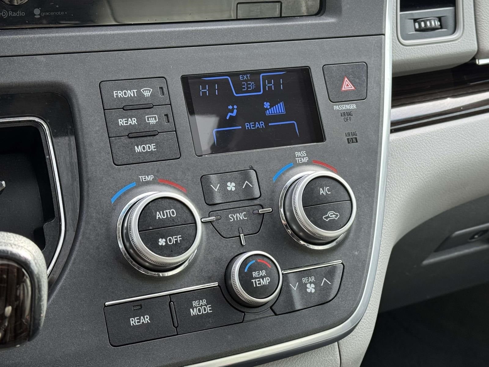 2015 Toyota Sienna XLE 8 Passenger