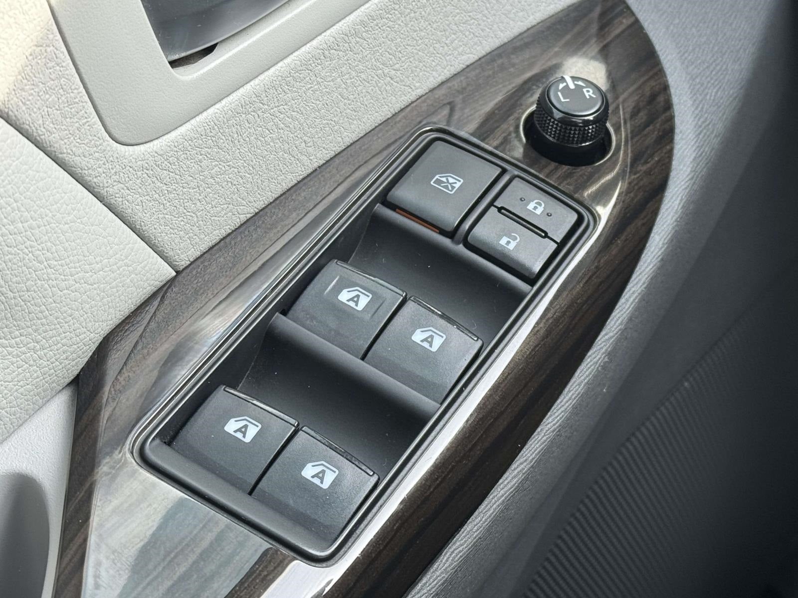 2015 Toyota Sienna XLE 8 Passenger