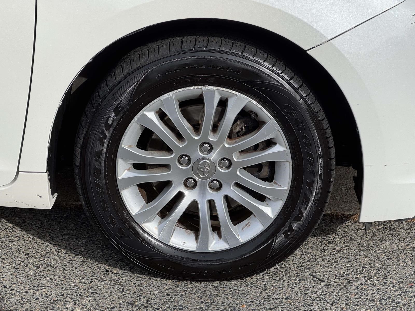 2015 Toyota Sienna XLE 8 Passenger