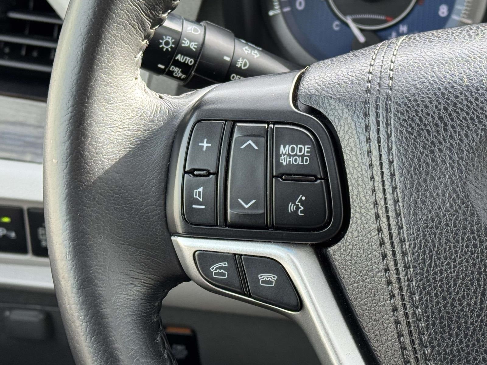 2015 Toyota Sienna XLE 8 Passenger