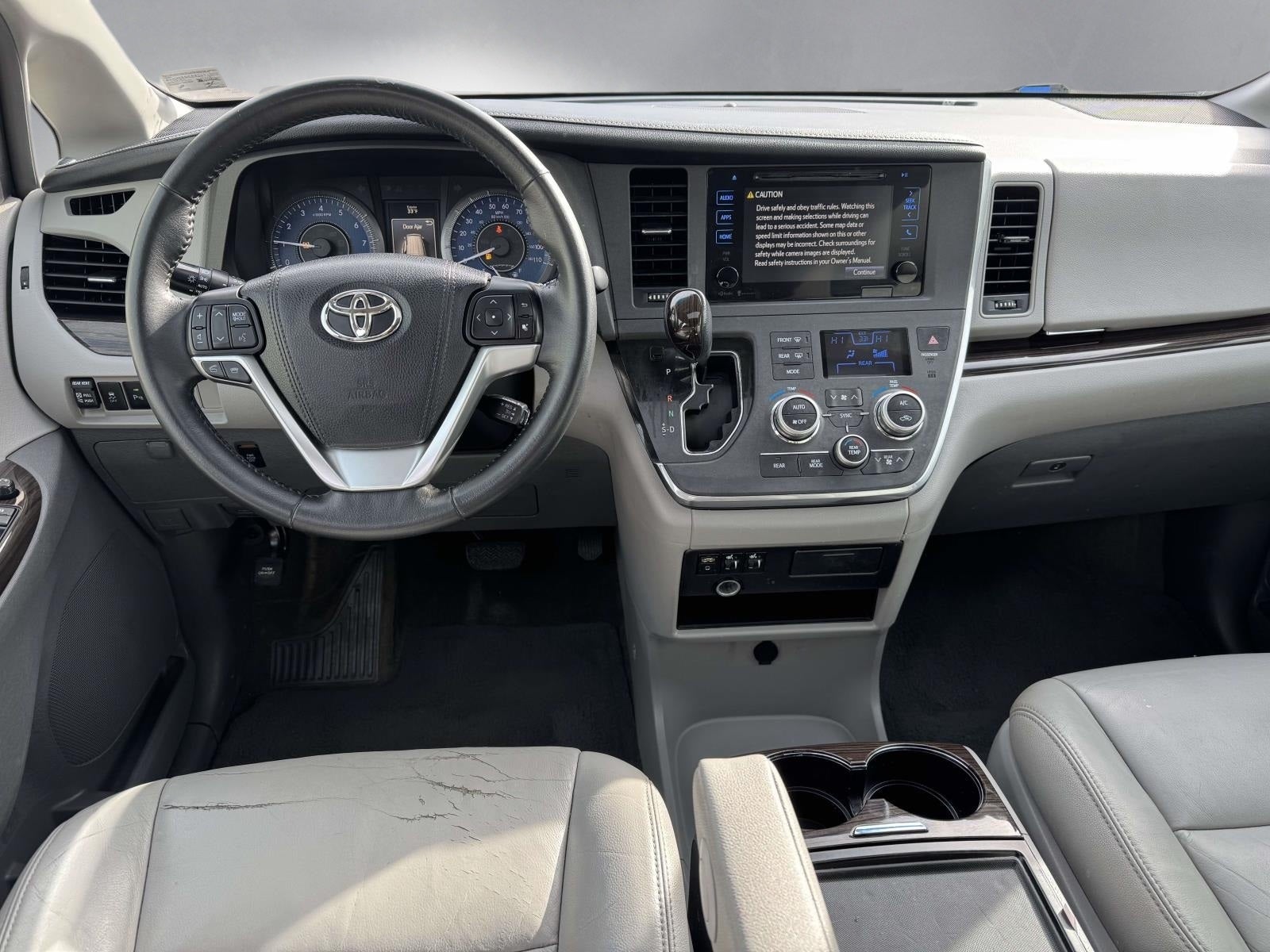 2015 Toyota Sienna XLE 8 Passenger