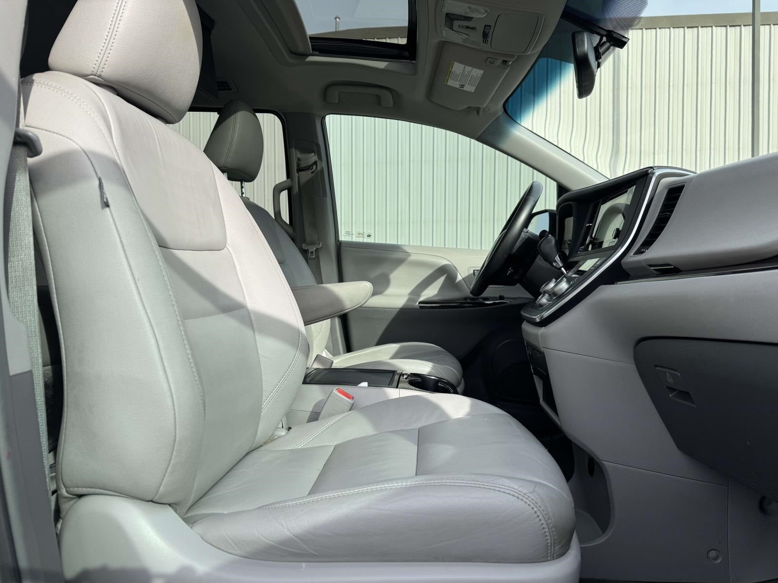2015 Toyota Sienna XLE 8 Passenger
