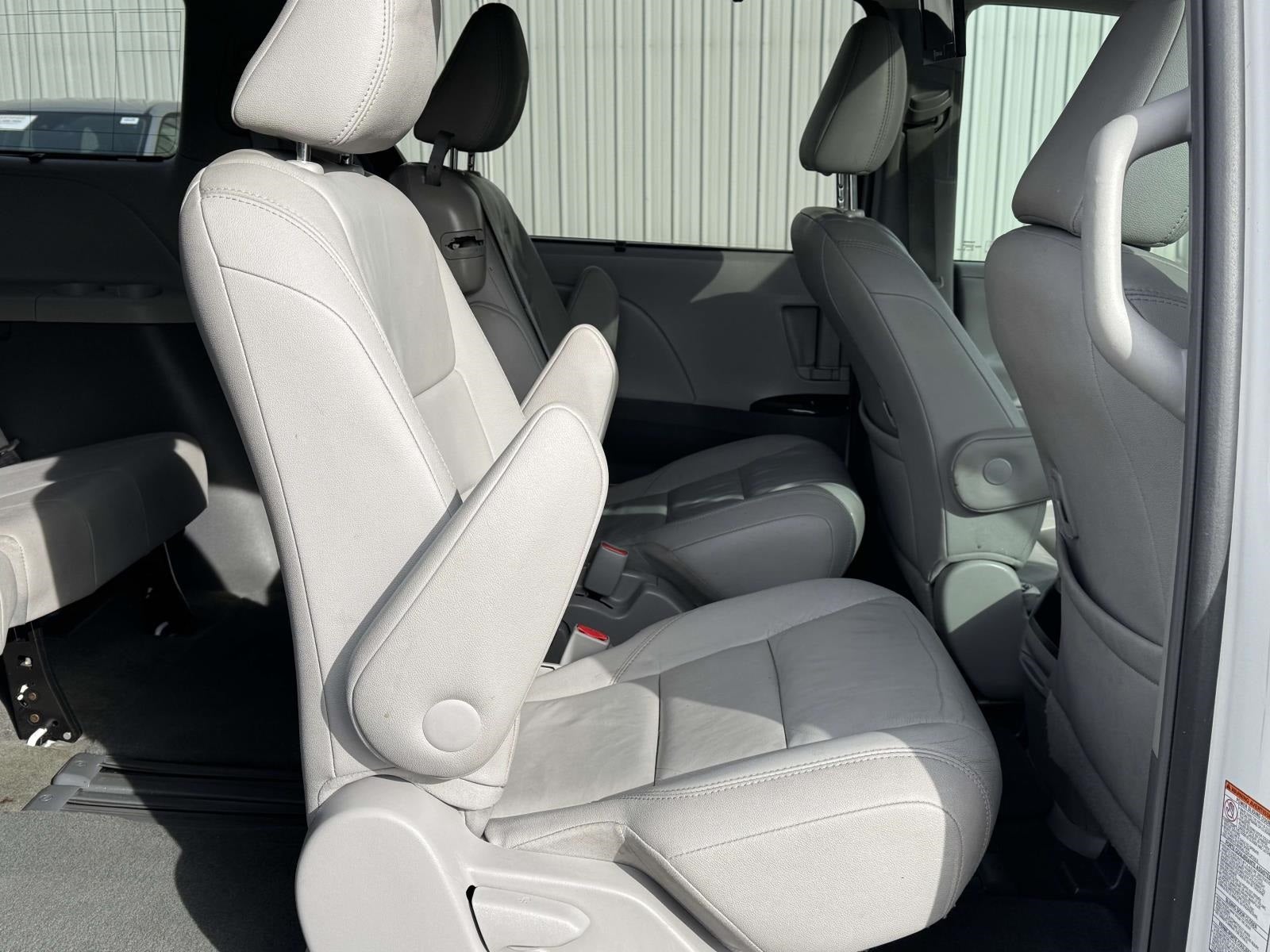 2015 Toyota Sienna XLE 8 Passenger