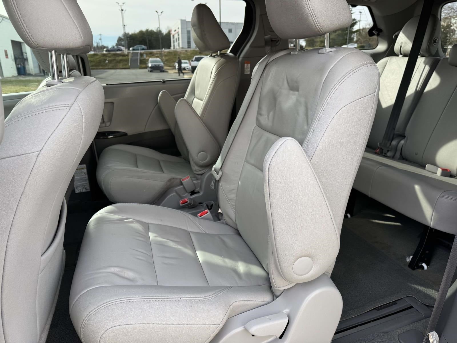 2015 Toyota Sienna XLE 8 Passenger