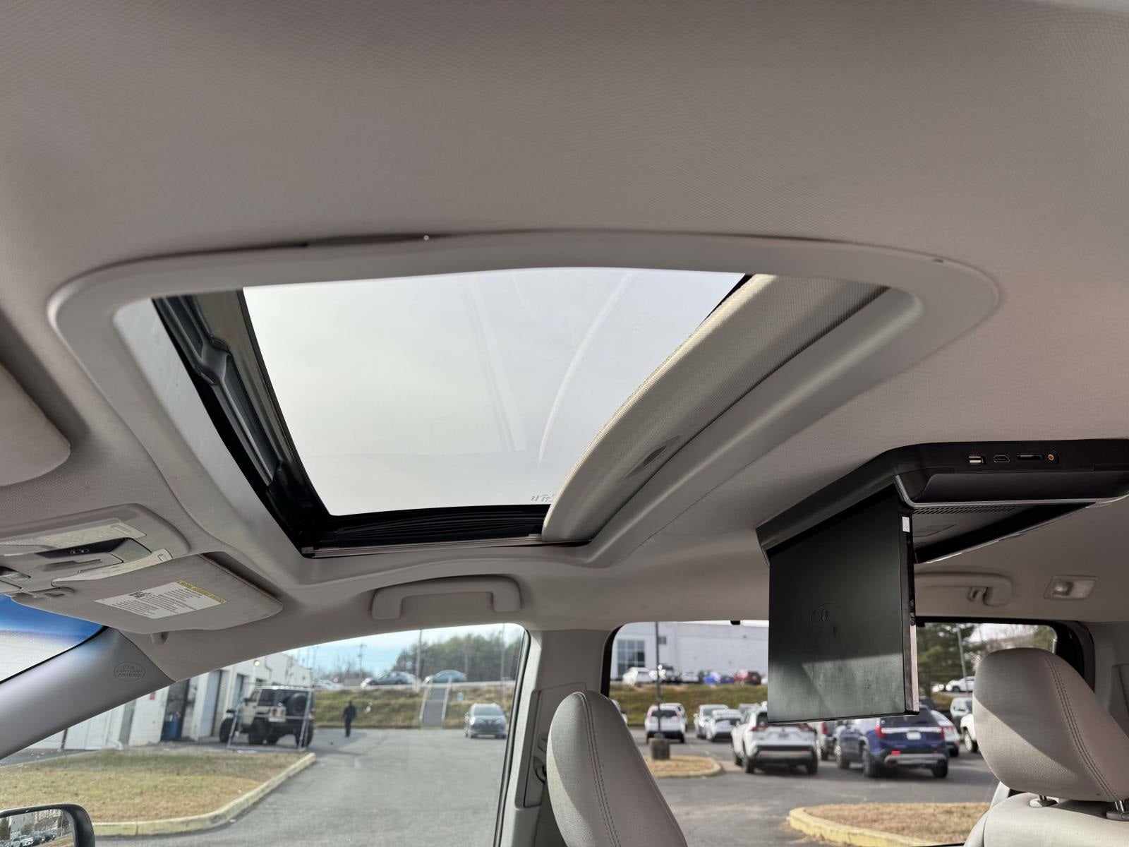 2015 Toyota Sienna XLE 8 Passenger