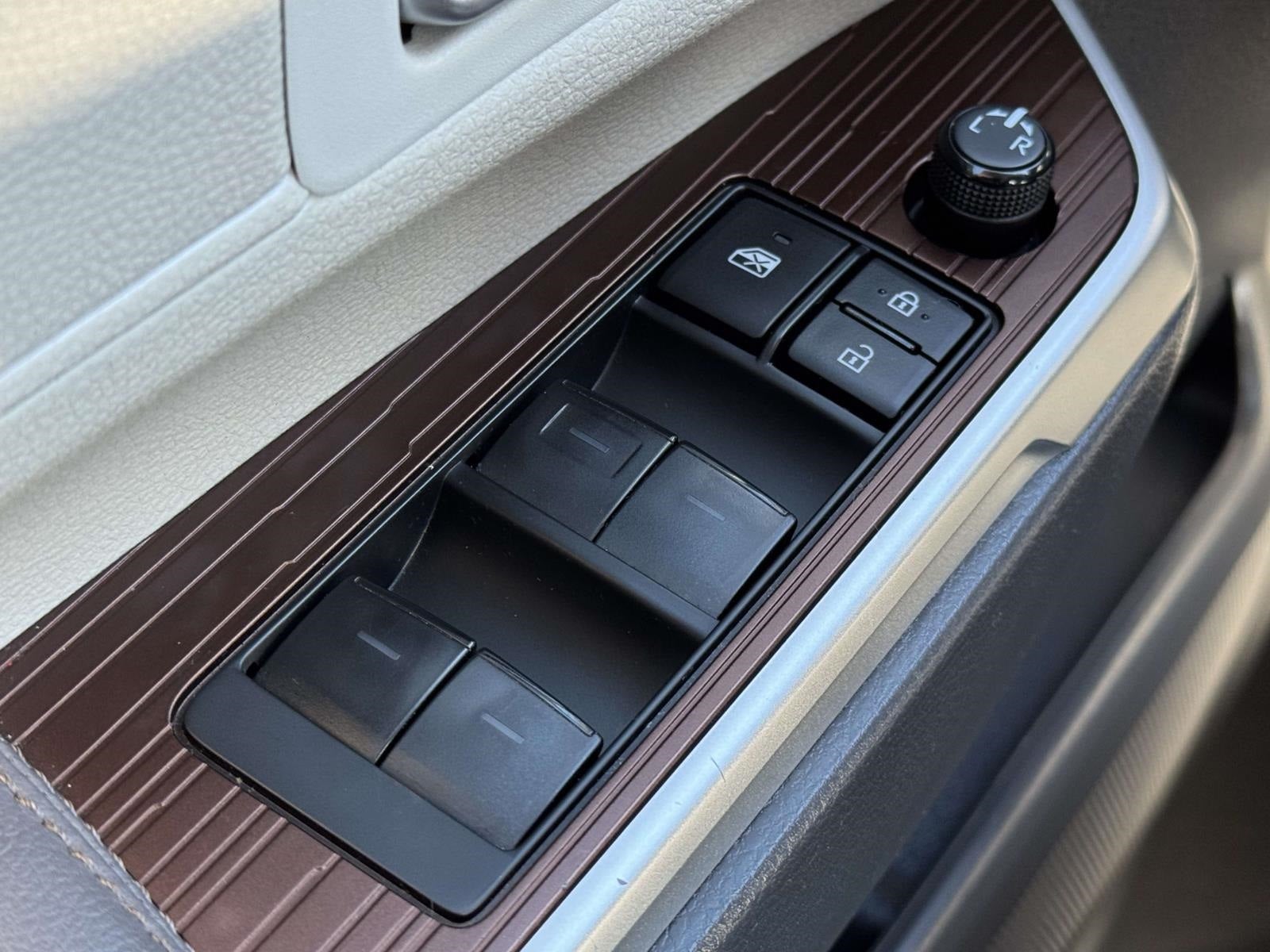 2024 Toyota Sienna XLE 8 Passenger