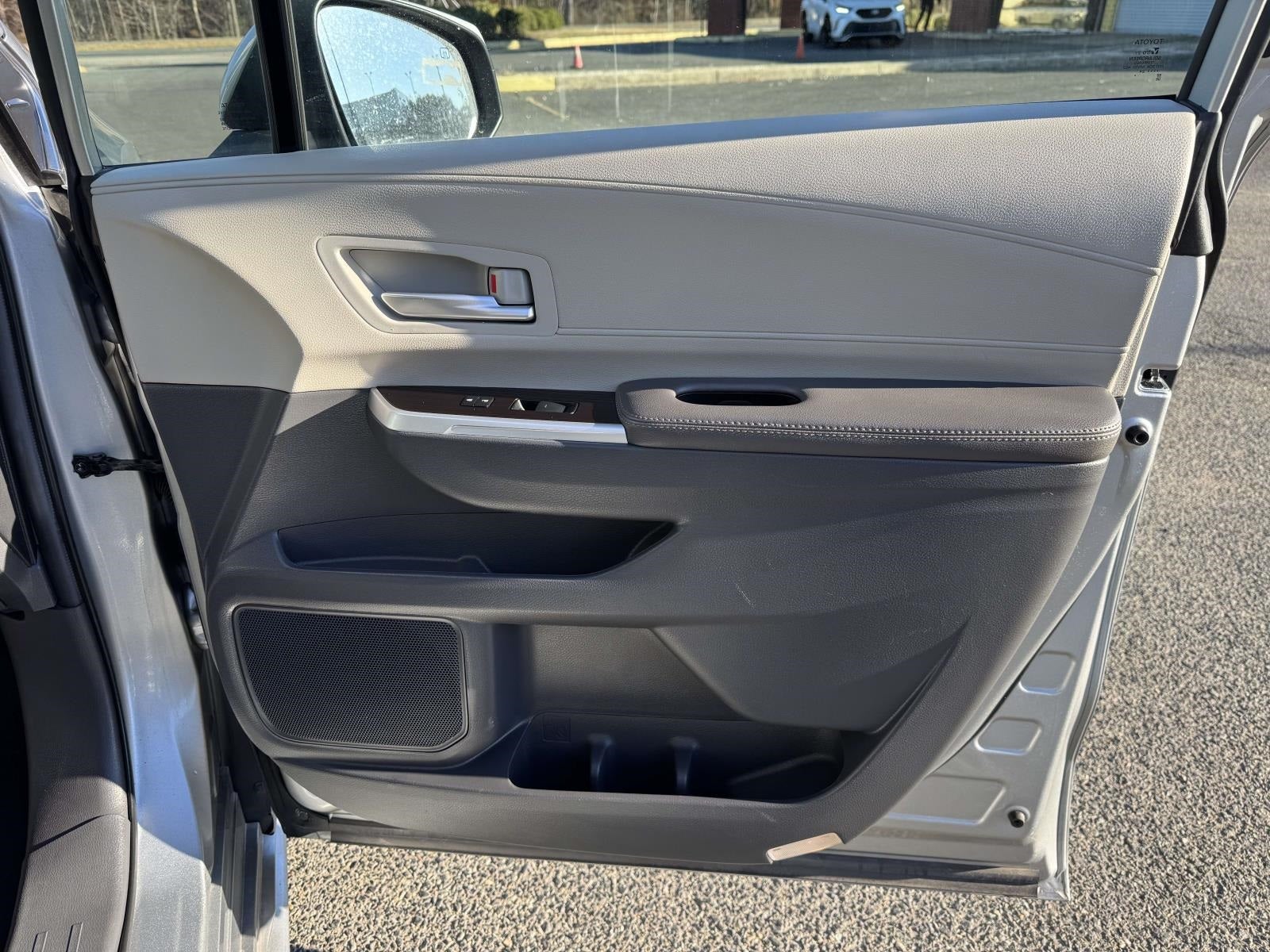 2024 Toyota Sienna XLE 8 Passenger