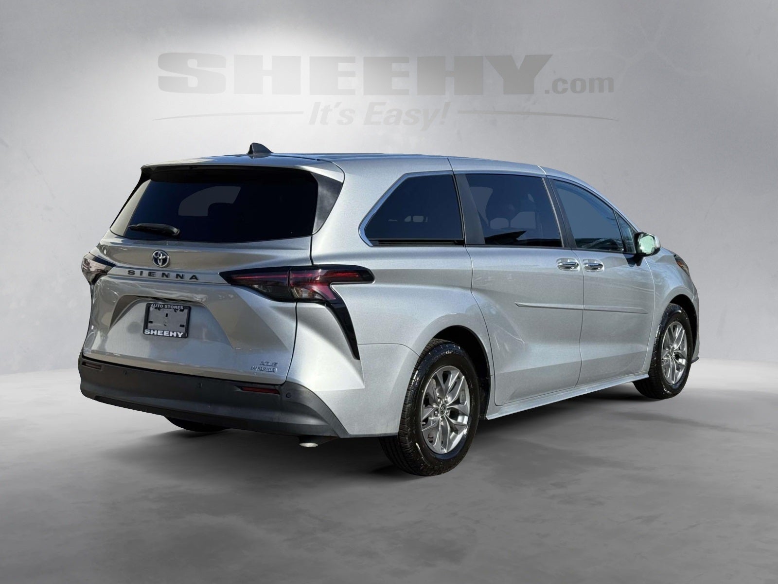 2023 Toyota Sienna XLE 8 Passenger