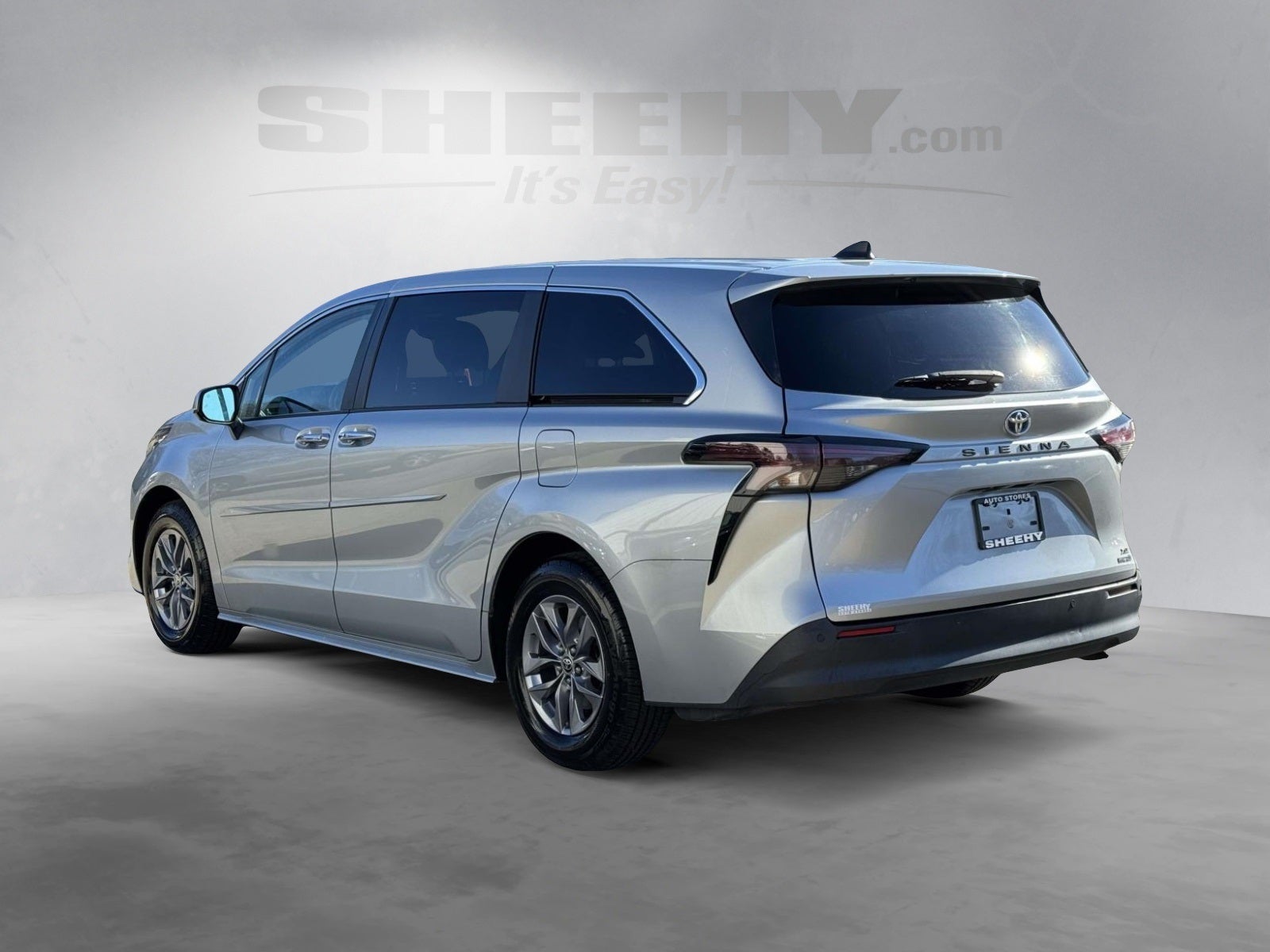 2023 Toyota Sienna XLE 8 Passenger