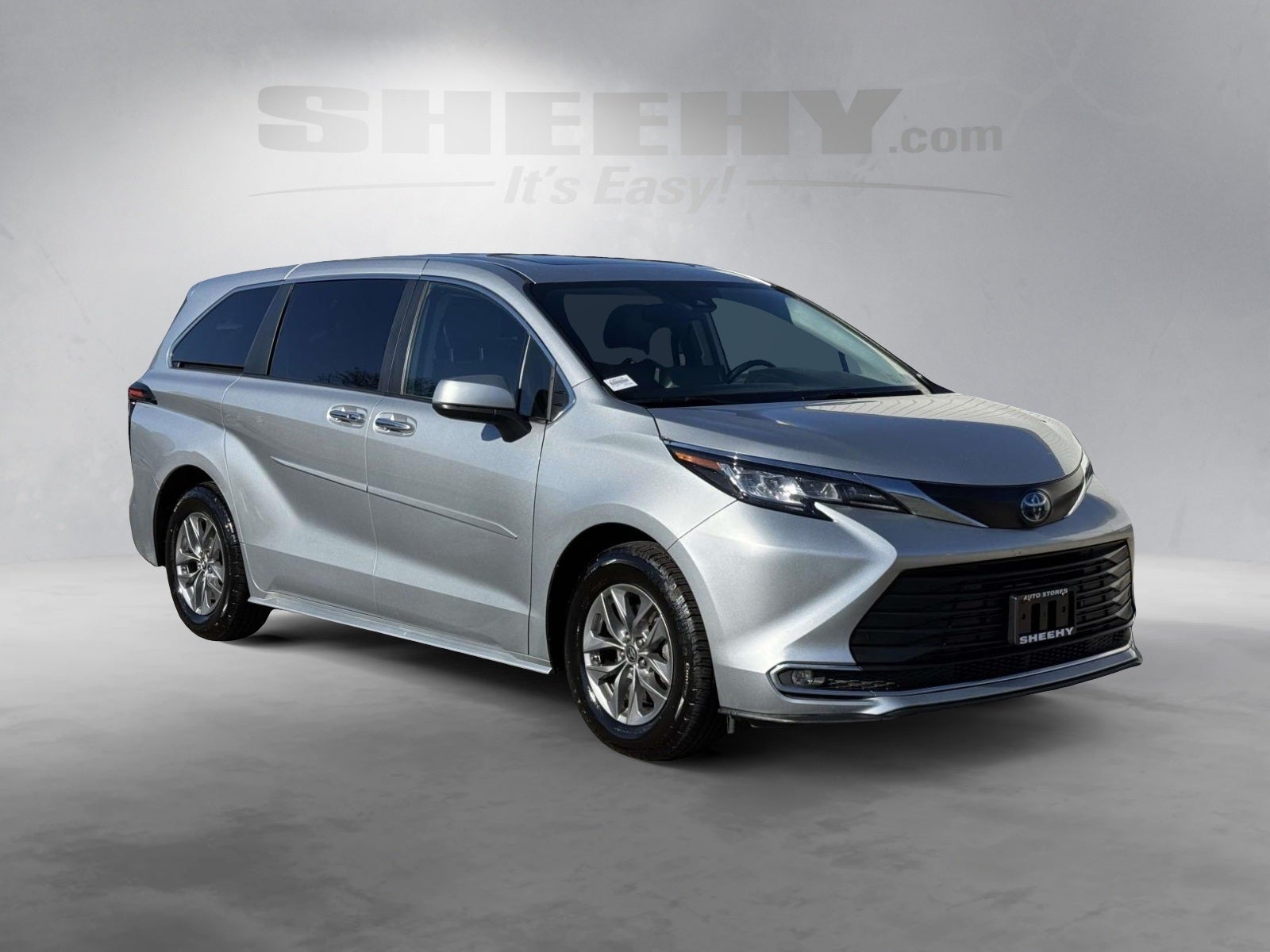 2023 Toyota Sienna XLE 8 Passenger