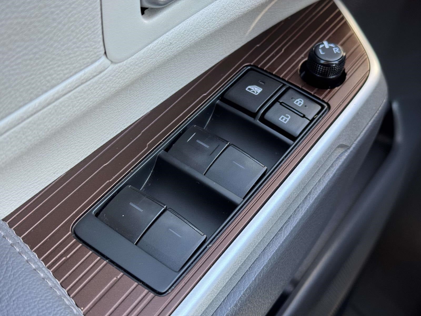 2023 Toyota Sienna XLE 8 Passenger