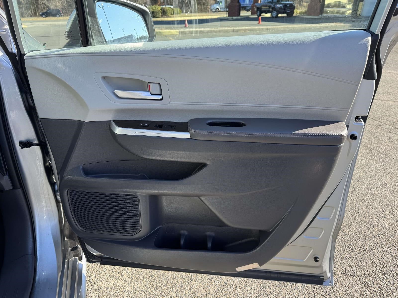 2023 Toyota Sienna XLE 8 Passenger