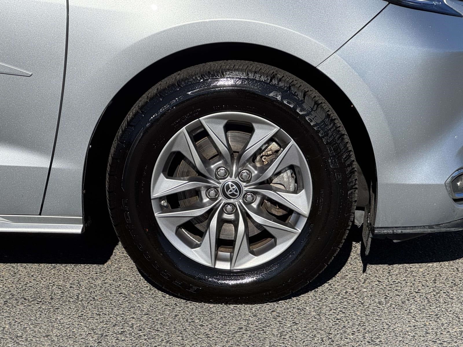 2023 Toyota Sienna XLE 8 Passenger