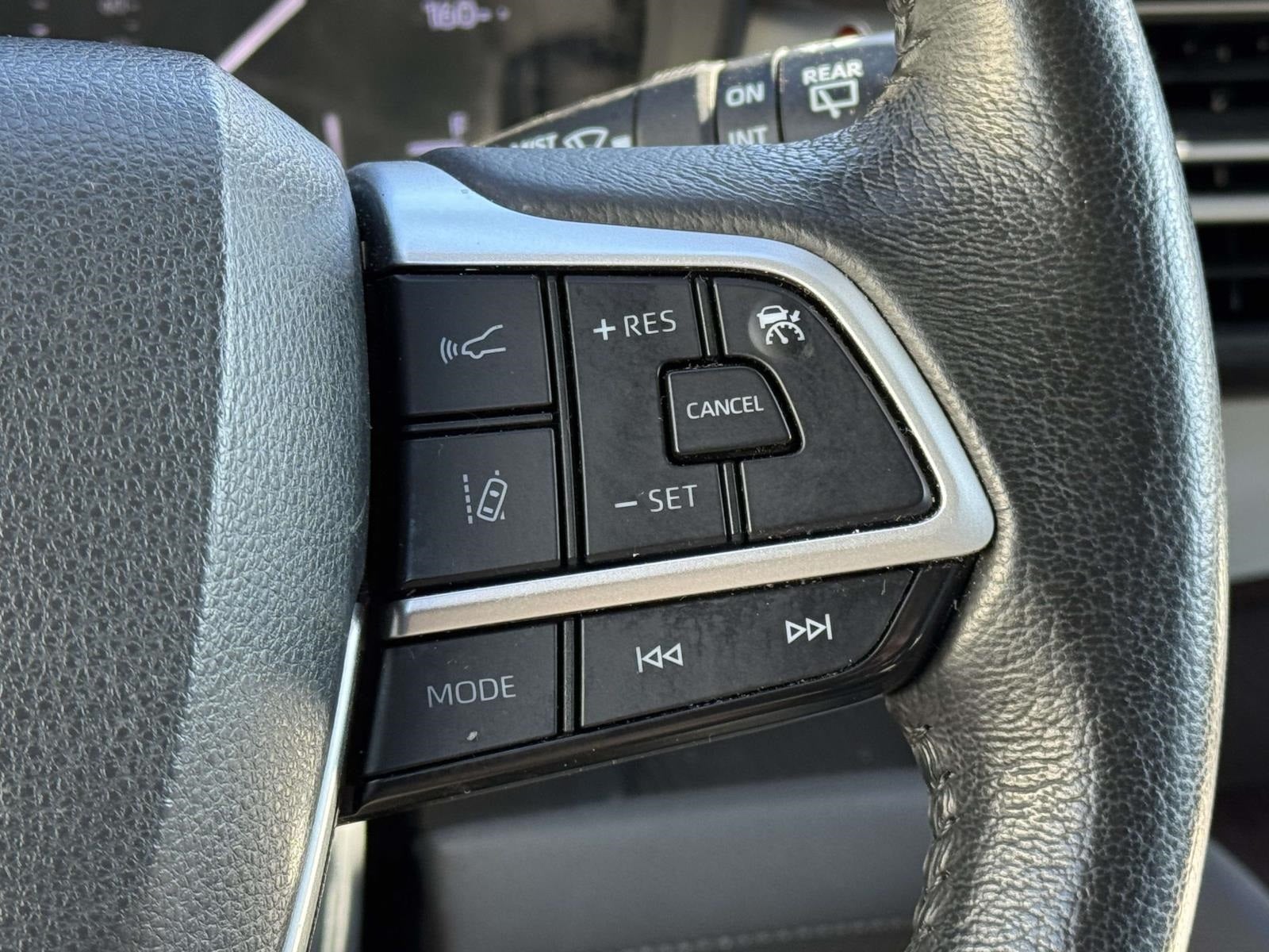 2023 Toyota Sienna XLE 8 Passenger